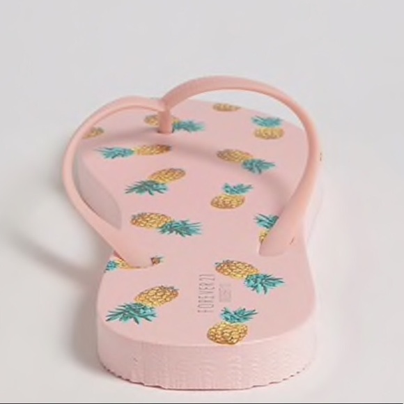 Forever 21 Pineapple Print Flip Flops 🍍 - Picture 5 of 8